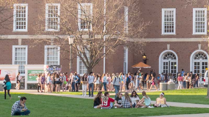 大学如何为学生创造多元化的环境？