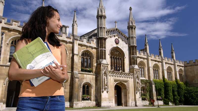 英国留学一年学费多少?