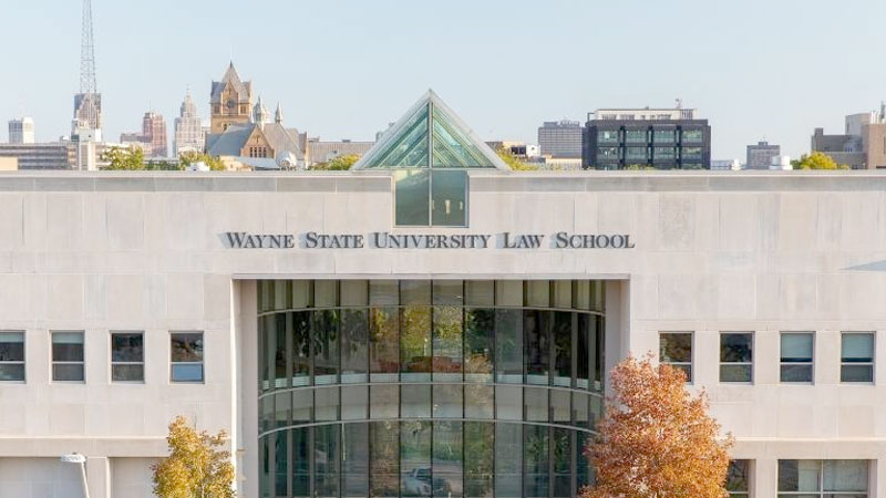 美国法学院很贵吗？一般家庭有什么方法可以留学法学院？