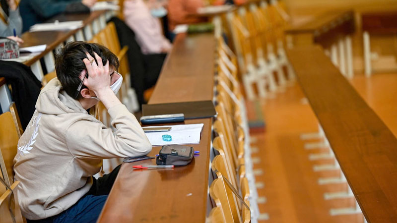 乌克兰留学费用一年多少美元？